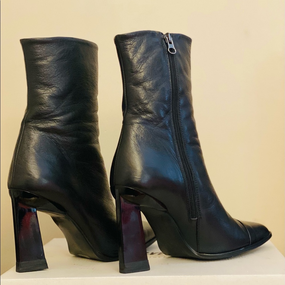 BLACK LEATHER ANKLE BOOTS
